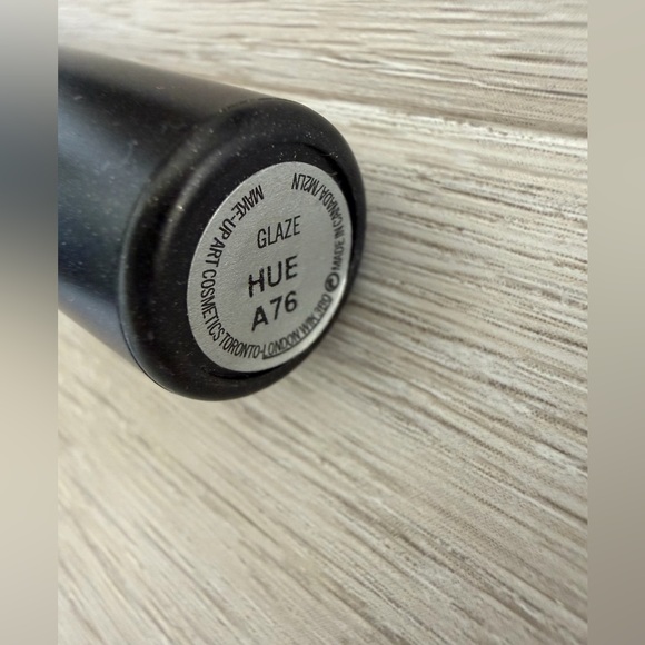 MAC Cosmetics Hue Lipstick. - Picture 6 of 6